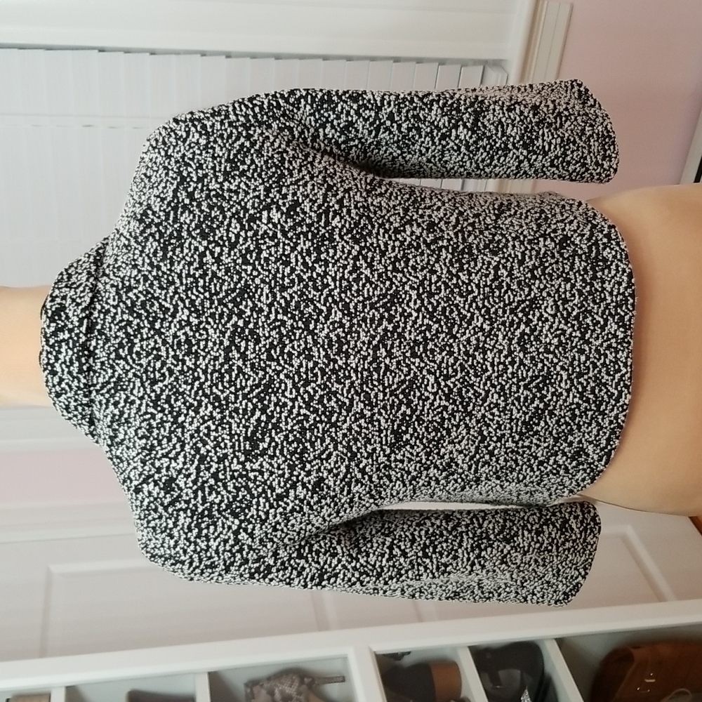 SOLD Ann Taylor Black/whited Textured Cropped blazer, 4 Petite - Picture 6 of 12